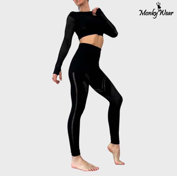 blusa negra con abertura